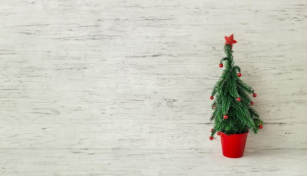 Sfondo di Capodanno e Natale con albero di Natale su sfondo bianco in legno Buon Natale