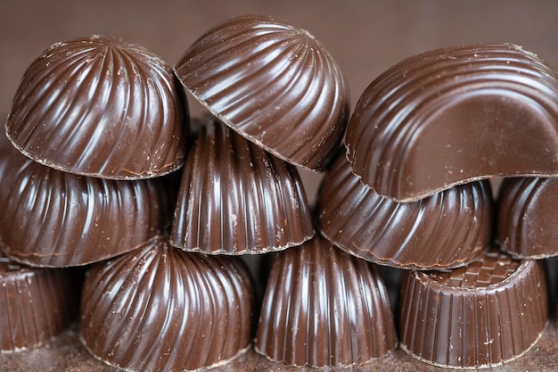 Sfondo di caramelle al cioccolato marrone Assortimento di caramelle al cioccolato dolci