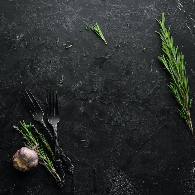 Sfondo di cibo in pietra nera Ingredienti per la cottura Vista dall'alto Spazio libero per il testo