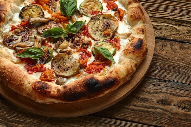 Sfondo di cibo pizza a fette vegana con varie verdure