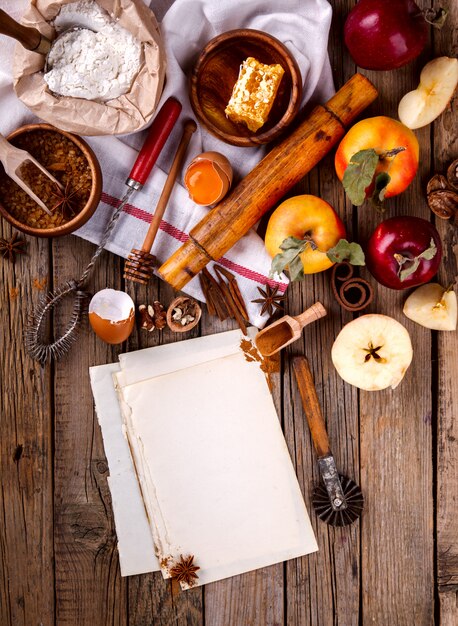 Sfondo Di Cottura. Ingredienti per cuocere la torta di mele