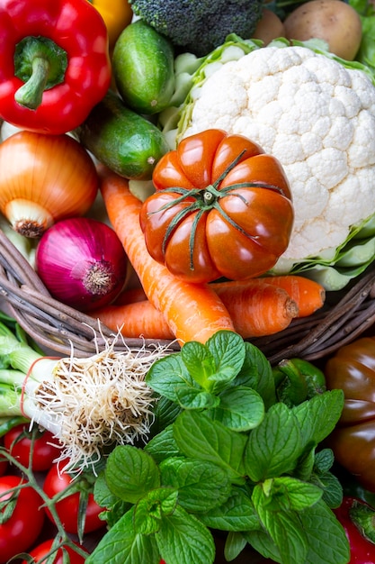 Sfondo di frutta e verdura cruda Concetto di cibo biologico sano