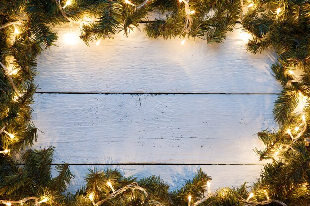 Sfondo di legno di Natale e Capodanno con decorazioni simboliche