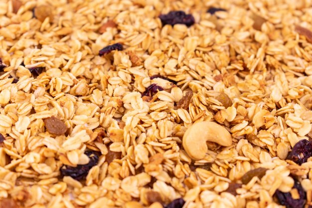 Sfondo di muesli con uvetta e noci Messa a fuoco selettiva