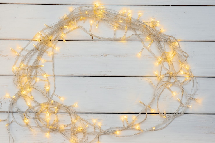 Foto sfondo di natale bianco decorato con decorazioni festive