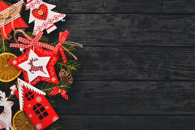 Sfondo di Natale con albero di Natale e decorazioni per l'albero di Natale.