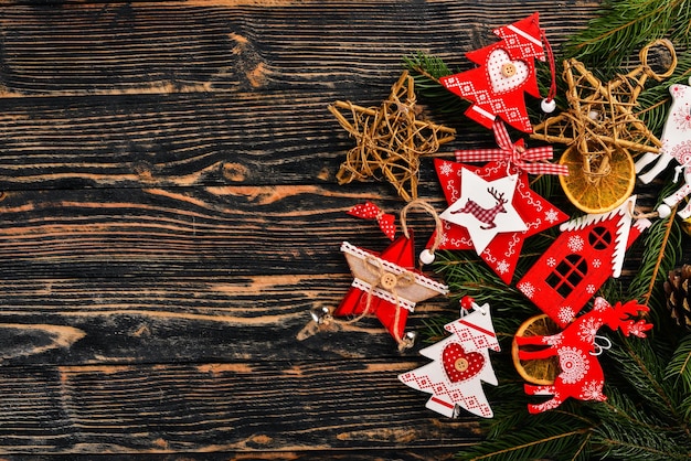 Sfondo di Natale con albero di Natale e decorazioni per l'albero di Natale