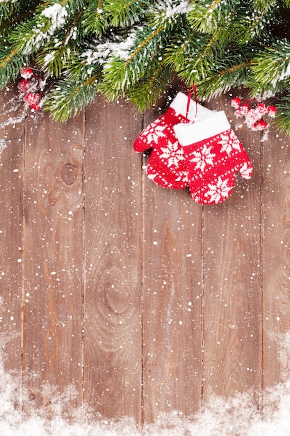 Sfondo di Natale con albero e neve