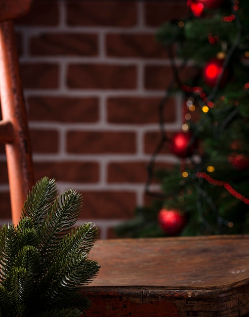 Sfondo di Natale con albero sfocato