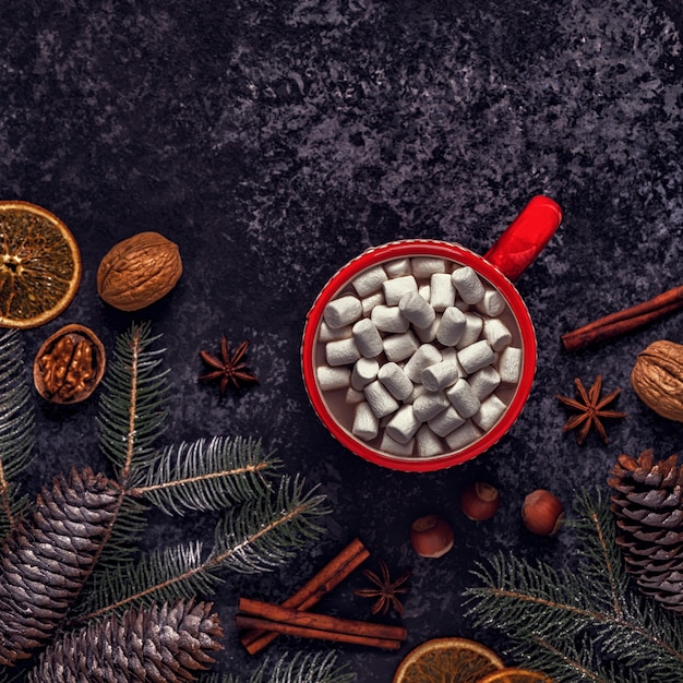 Sfondo di Natale con cioccolata calda e marshmallow