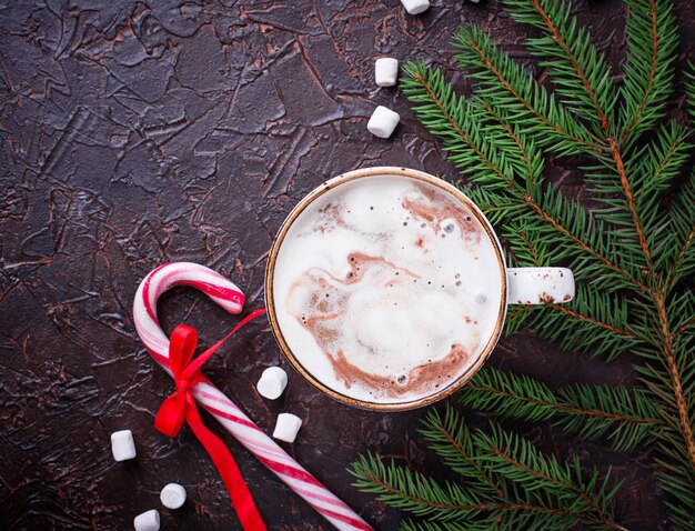 Sfondo di Natale con latte e zucchero filato