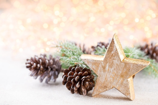 Sfondo di natale. Stella di Natale e cappello da Babbo Natale.