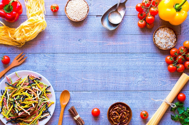 Sfondo di pasta con verdure,