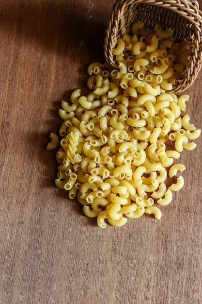 Sfondo di pasta fusilli crudi