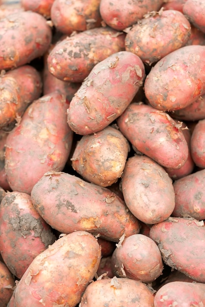 Sfondo di patate con la buccia