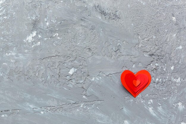 Sfondo di San Valentino con cuori rossi, vista dall'alto con spazio di copia