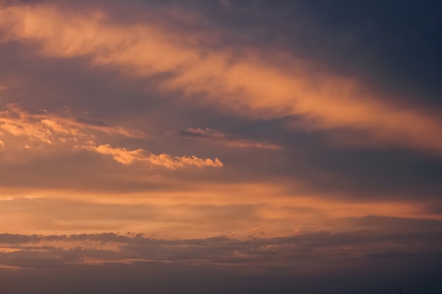 Sfondo drammatico cielo serale