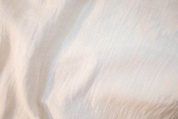 Sfondo in tessuto Tela di lino bianco tessuto di cotone naturale sgualcito Sfondo in lino naturale fatto a mano con vista dall'alto Tessuti ecologici organici Trama di tessuto bianco