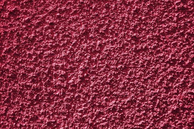 Sfondo naturale astratto testurizzato Colore dell'anno 2023 Viva Magenta Muro sgangherato della vecchia casa