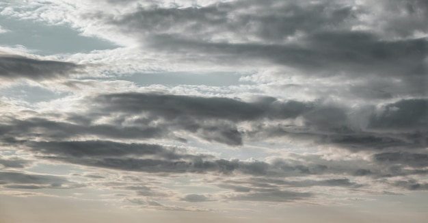 Sfondo naturale delle belle nuvole e cielo blu