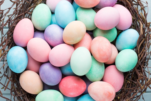 Sfondo pastello uova di Pasqua. Carta di greating di primavera.