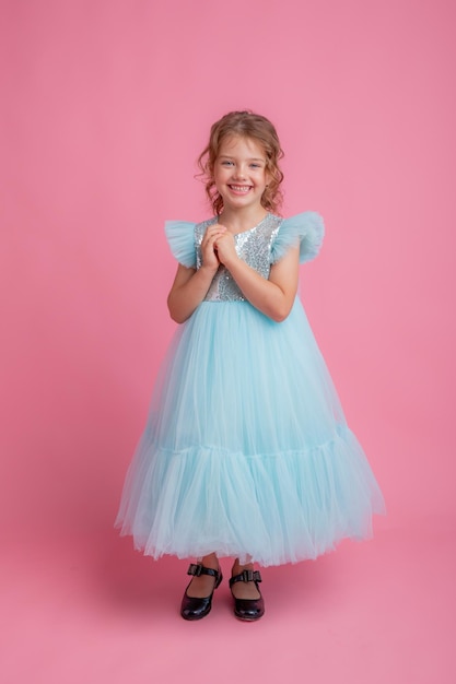 sfondo rosa bambina, bellissimo vestito da principessa