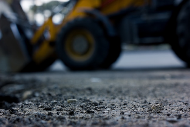 Sfondo sfocato, riparazione strade. Costruzione della strada.