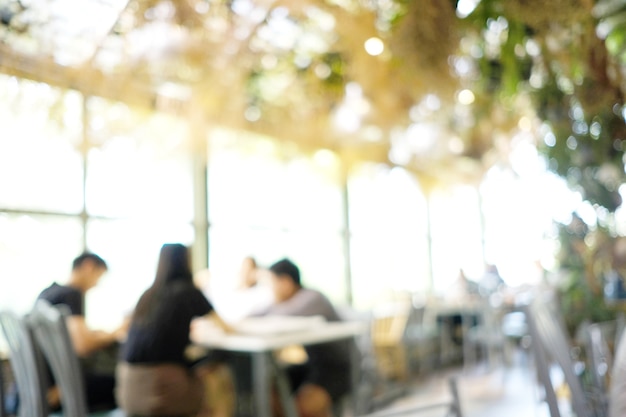 Sfondo sfocato: sfocatura gruppo di persone al ristorante con bokeh sfondo chiaro