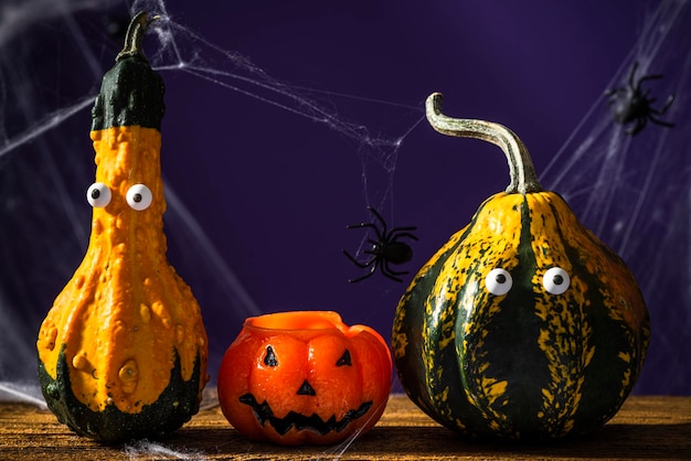 Sfondo spaventoso di zucche divertenti di Halloween