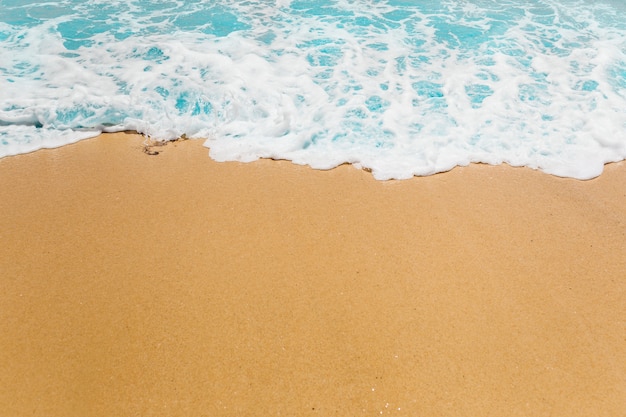 Sfondo spiaggia con le onde