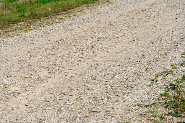 Sfondo vuoto Piccole pietre o ciottoli Strada sterrata del villaggio Una terra secca e soleggiata senza gioia o felicità nella tua vita personale