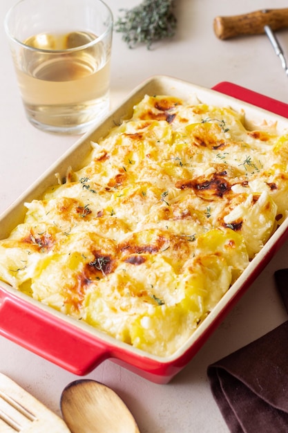 Sformato di patate con formaggio e panna Cucina vegetariana Cucina francese Gratin dauphinois