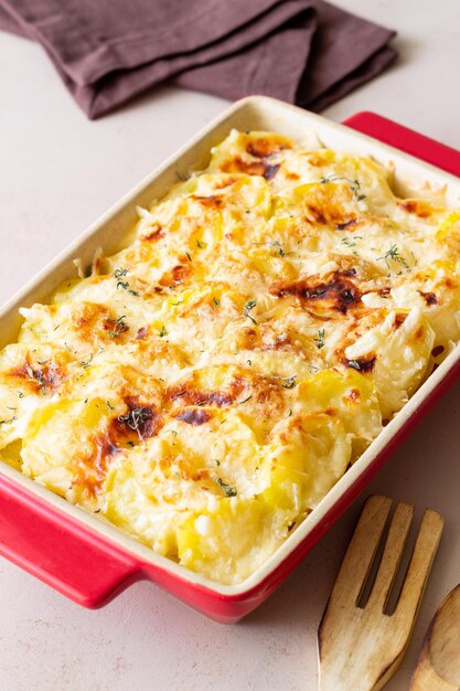 Sformato di patate con formaggio e panna Cucina vegetariana Cucina francese Gratin dauphinois