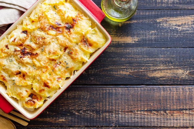 Sformato di patate con formaggio e panna Cucina vegetariana Cucina francese Gratin dauphinois