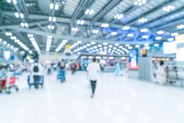 Sfuocatura astratta ed interno defocused del terminale di aeroporto