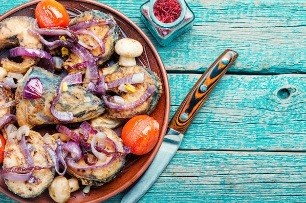 Sgombro fritto con verdure