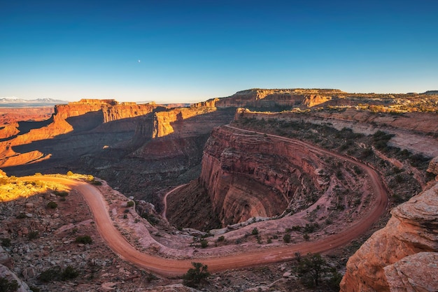 Shafer Canyon Overlook nel Parco Nazionale di Canyonlands Utah al tramonto