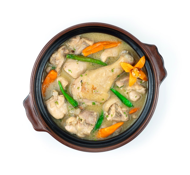 Shahi Chicken Korma White Curry Soup Stile di cibo indiano decorazione Carved Chili topview