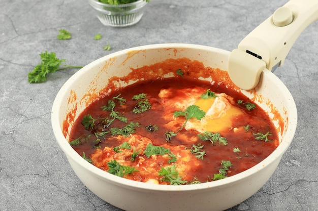 Shakshuka Uova in camicia in salsa di pomodoro Cipolla Pepe e spezie