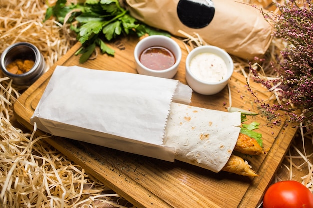 Shawerma sul piatto di legno