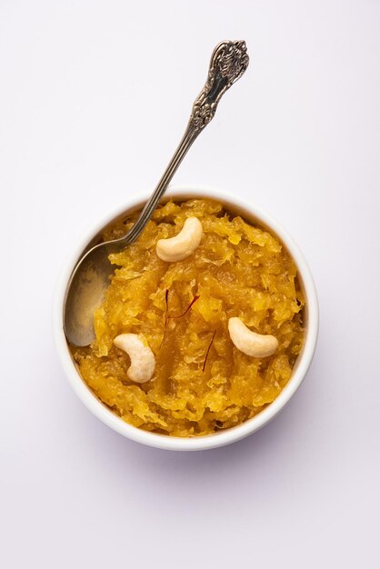 Sheera di mele o budino o halwa