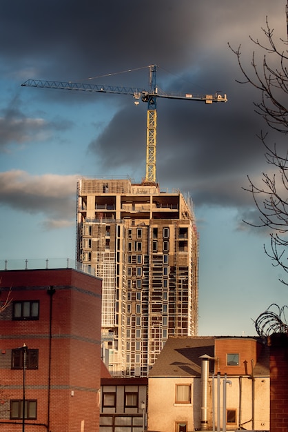 Sheffield, Regno Unito, grattacielo in costruzione con gru