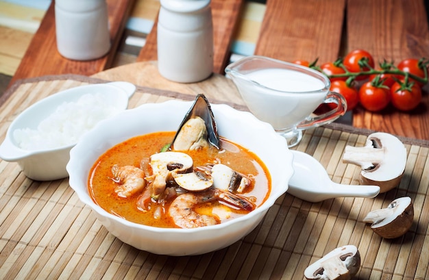 Shimp Tom Yum zuppa di gamberetti Cucina tailandese