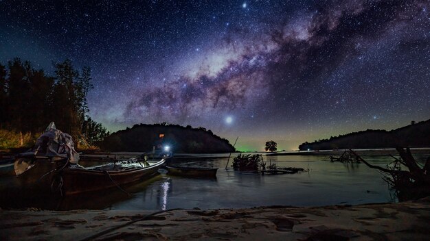 Shining Stars Via Lattea Universo Infinito