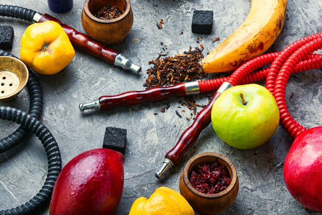 Shisha di tabacco sulla frutta