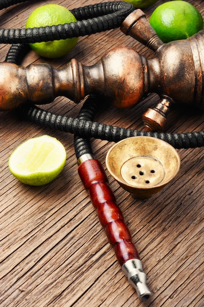 Shisha narghilè orientali con lime