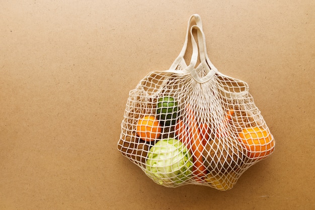 Shopping bag ecologica in maglia riutilizzabile con frutta e verdura