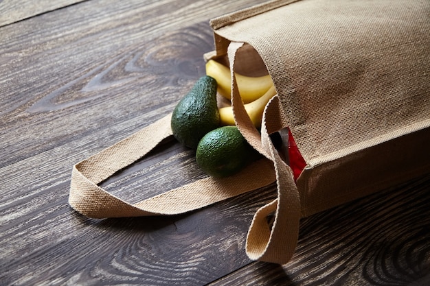 Shopping bag riutilizzabile con frutta fresca