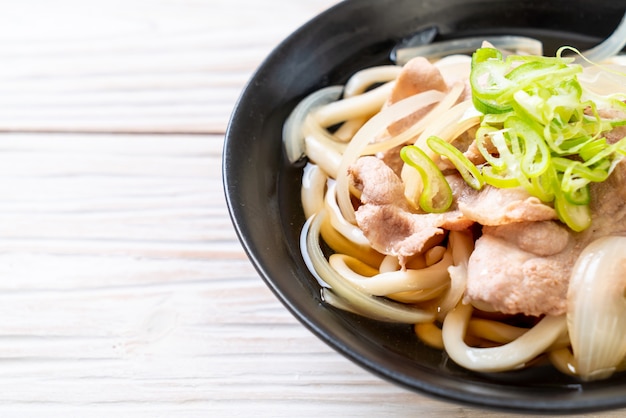 shoyu udon ramen noodle con carne di maiale