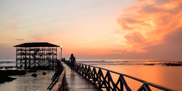 Siargao Cloud 9 Surf. Molo all'alba. Isola, Filippine